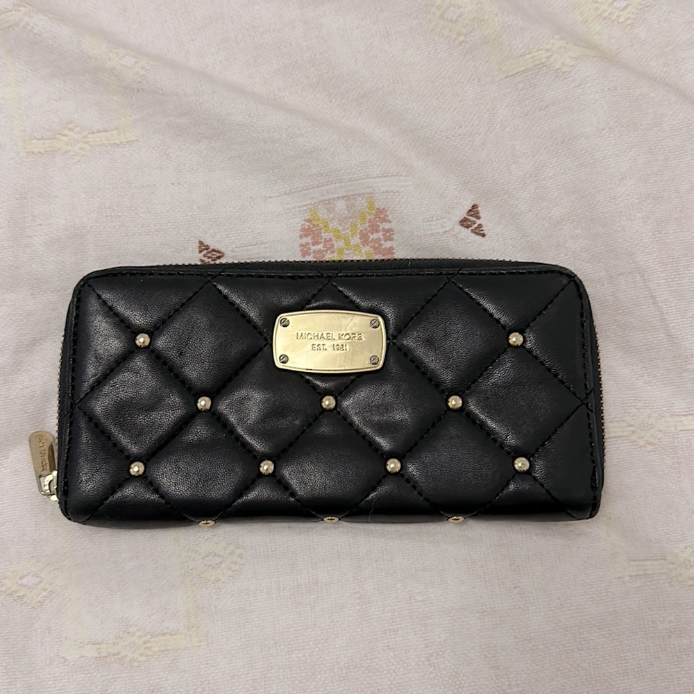 Michael Kors Black Tufted Zipper Wallet